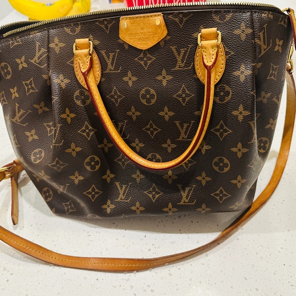 Louis Vuitton Crossbody - Picture 1 of 11
